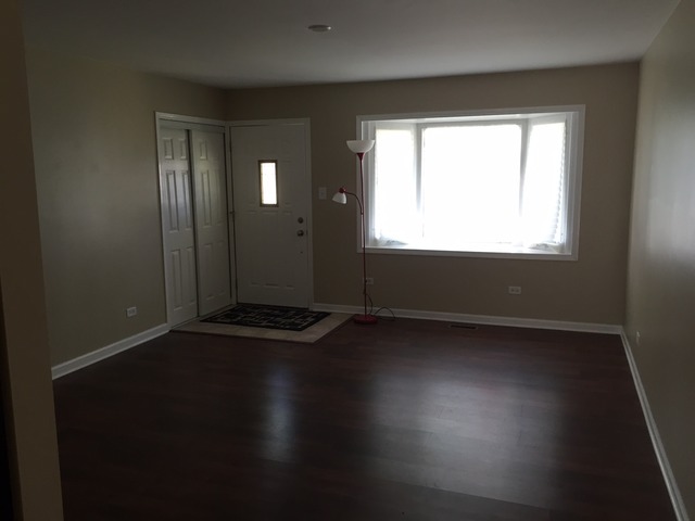 765 Osage Ln, Hoffman Estates, IL 60169 photo 2