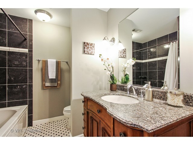 1 Red Haw Rd, Rolling Meadows, IL 60008 photo 17