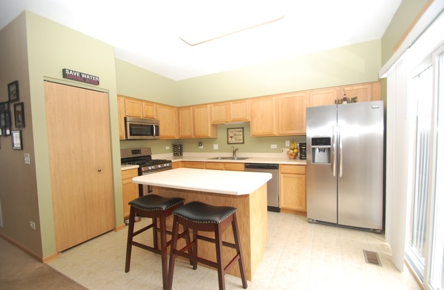 2719 Hoffman St, Plano, IL 60545 photo 2
