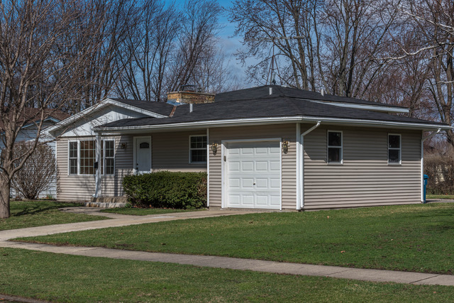 1929 Robert St, Aurora, IL 60506 photo 1