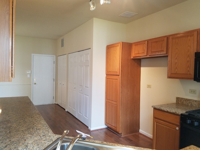 45 S Oakhurst Dr, Aurora, IL 60504 photo 4