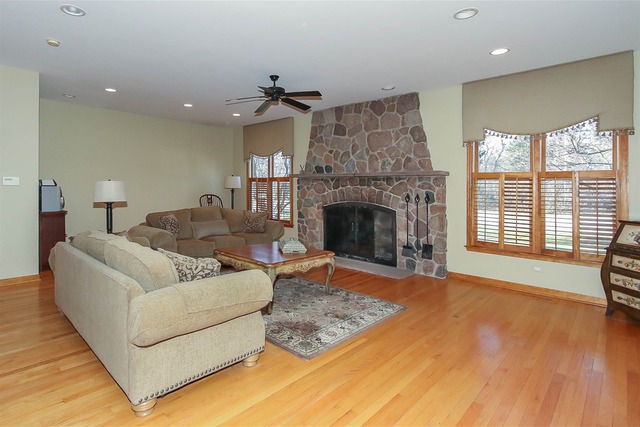 145 E County Line Rd, Barrington, IL 60010 photo 5