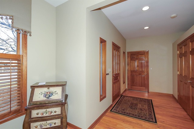 145 E County Line Rd, Barrington, IL 60010 photo 3
