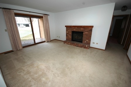 660 Waverly Dr #B, Elgin, IL 60120 photo 3