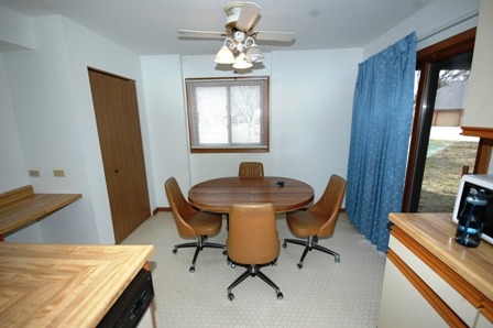 660 Waverly Dr #B, Elgin, IL 60120 photo 6