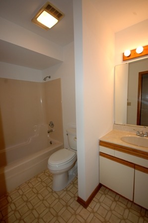 660 Waverly Dr #B, Elgin, IL 60120 photo 10
