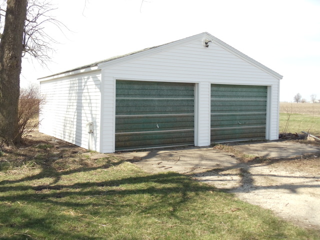 24135 E 2800 North Rd, Dwight, IL 60420 photo 3