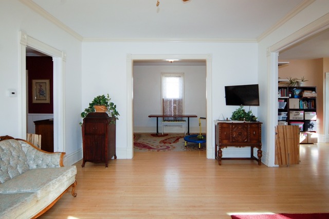 212 Perry St, Elgin, IL 60123 photo 3
