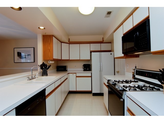 270 11th St #A, Wheeling, IL 60090 photo 4