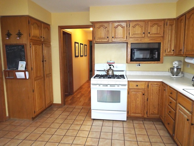 1512 Charnbrook Dr, Mchenry, IL 60051 photo 12