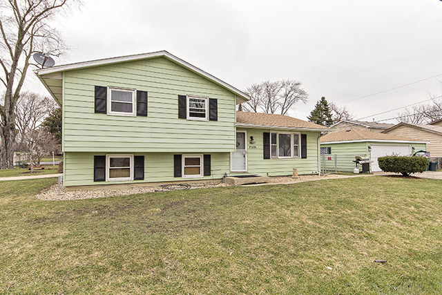 1407 N Park Dr, Round Lake, IL 60073 photo 2