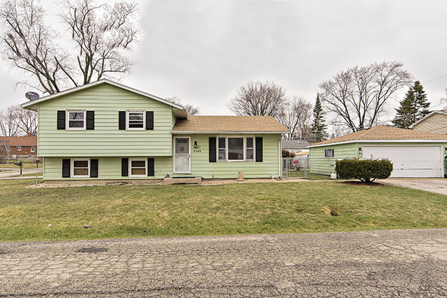 1407 N Park Dr, Round Lake, IL 60073 photo 1