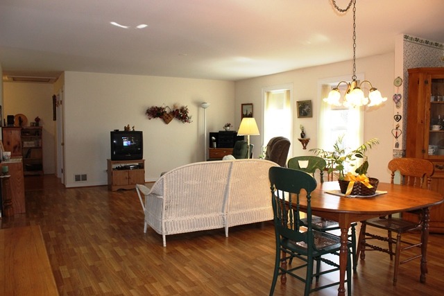 1405 Hilltop Blvd, Mchenry, IL 60050 photo 6