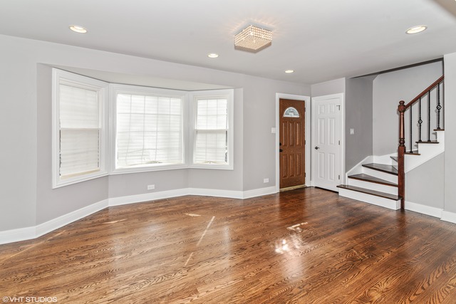 9120 S Clyde Ave, Chicago, IL 60617 photo 2
