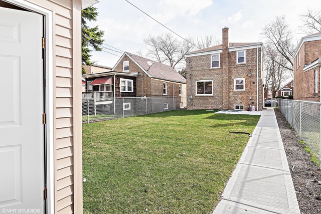 9120 S Clyde Ave, Chicago, IL 60617 photo 14