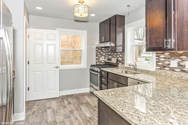 9120 S Clyde Ave, Chicago, IL 60617 photo 5
