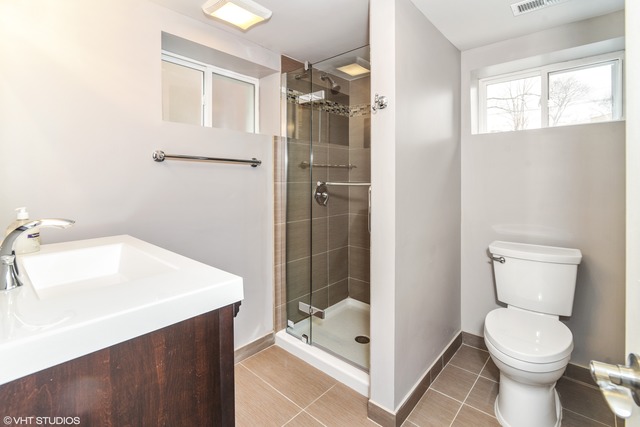 9120 S Clyde Ave, Chicago, IL 60617 photo 12
