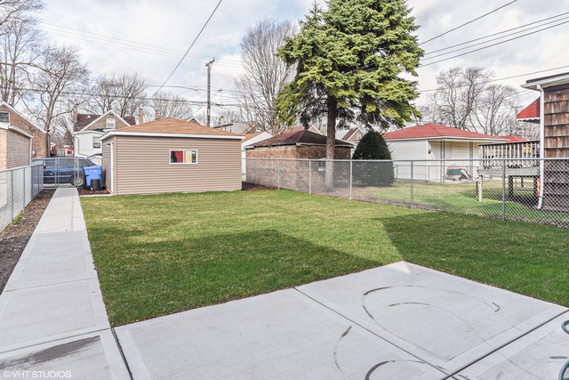 9120 S Clyde Ave, Chicago, IL 60617 photo 13