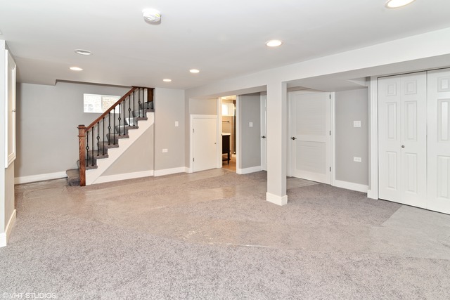 9120 S Clyde Ave, Chicago, IL 60617 photo 11