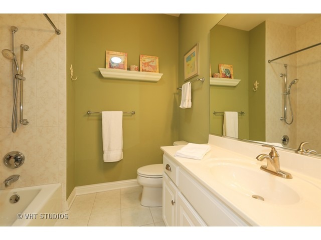 390 E Harrison St, Elmhurst, IL 60126 photo 10