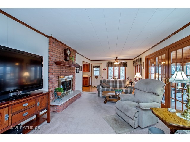 402 W Dowell Rd, Mchenry, IL 60051 photo 4
