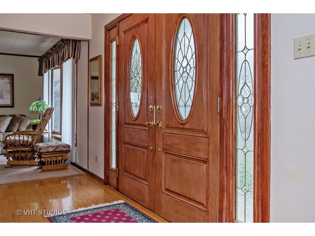 402 W Dowell Rd, Mchenry, IL 60051 photo 2