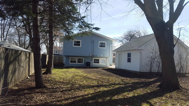 2503 Meadow Dr, Rolling Meadows, IL 60008 photo 2