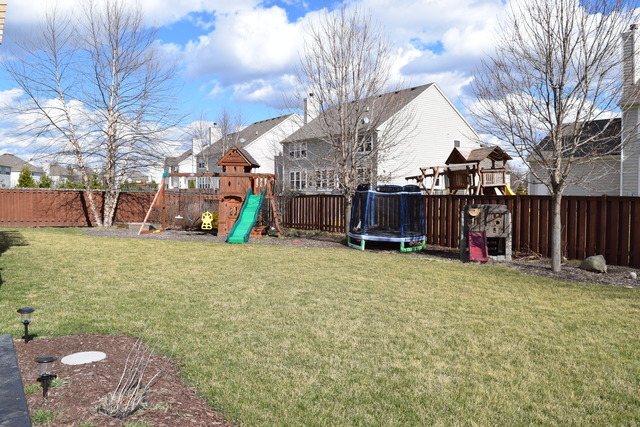 317 Comstock Dr, Elgin, IL 60124 photo 24