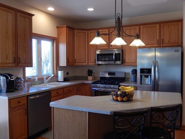 2084 Gardner Cir, Aurora, IL 60503 photo 6