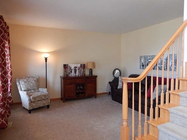 2084 Gardner Cir, Aurora, IL 60503 photo 4