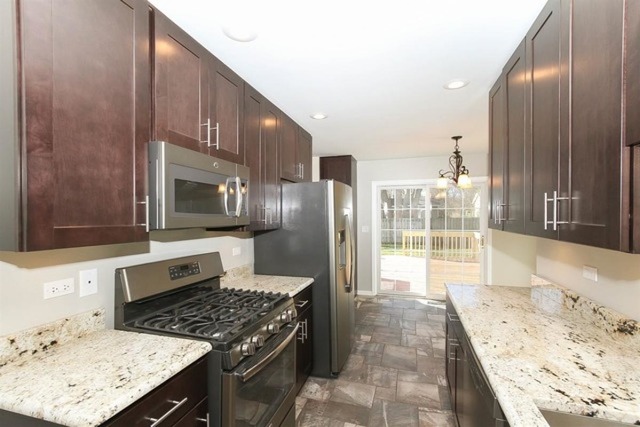 577 Alida Dr, Cary, IL 60013 photo 5