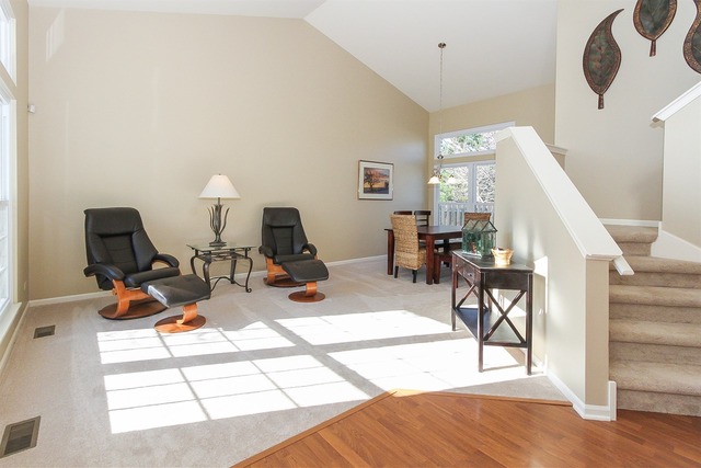 1602 Vineyard Dr, Gurnee, IL 60031 photo 3