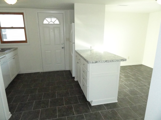 1129 E Taylor St, Dekalb, IL 60115 photo 9