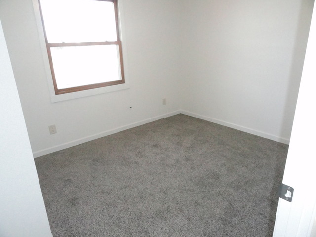 1129 E Taylor St, Dekalb, IL 60115 photo 10