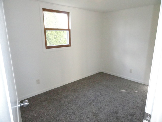 1129 E Taylor St, Dekalb, IL 60115 photo 12