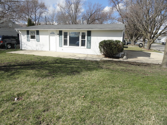 1129 E Taylor St, Dekalb, IL 60115 photo 2