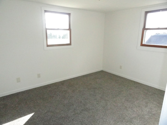 1129 E Taylor St, Dekalb, IL 60115 photo 11