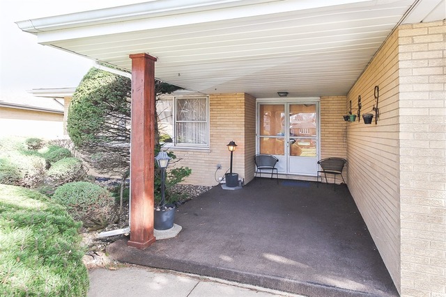 751 Manor Ct, Des Plaines, IL 60016 photo 2
