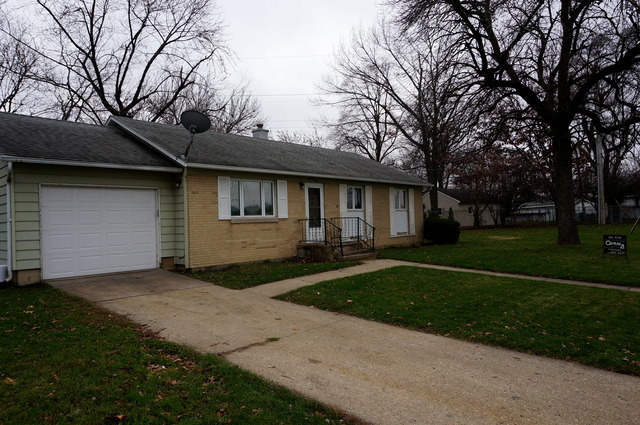 309 Maple Dr, Morris, IL 60450 photo 2