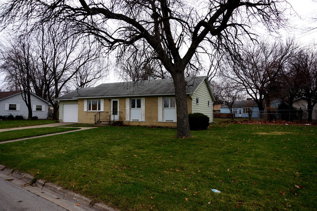 309 Maple Dr, Morris, IL 60450 photo 1