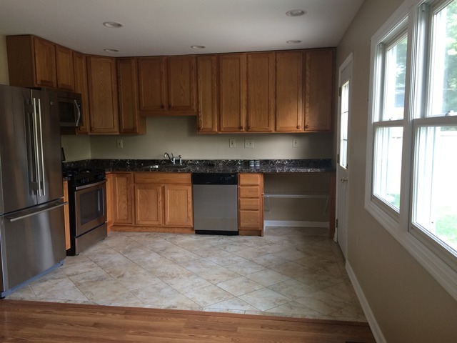 814 Wicker Ave, Streamwood, IL 60107 photo 4