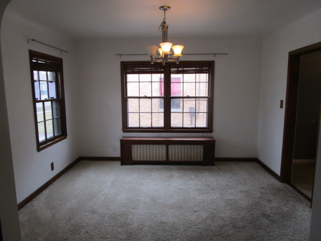 11 N Edison Ave, Elgin, IL 60123 photo 9