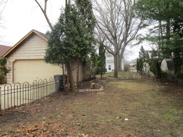 11 N Edison Ave, Elgin, IL 60123 photo 5