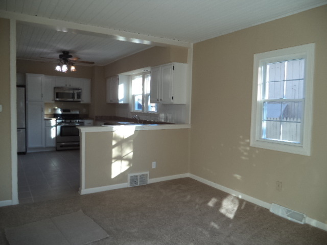 416 E Perry St, Belvidere, IL 61008 photo 3