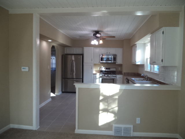 416 E Perry St, Belvidere, IL 61008 photo 5