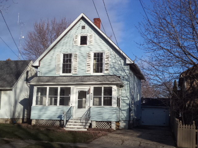 416 E Perry St, Belvidere, IL 61008 photo 2