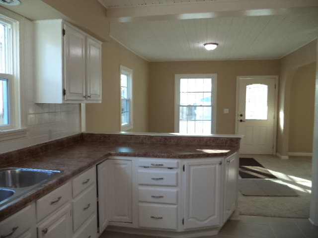 416 E Perry St, Belvidere, IL 61008 photo 8