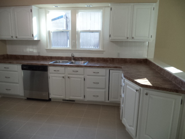 416 E Perry St, Belvidere, IL 61008 photo 6