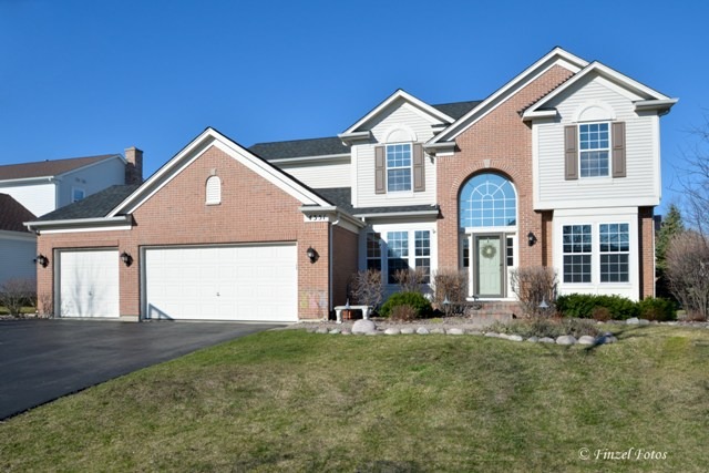 4351 Whitehall Ln, Algonquin, IL 60102 photo 1