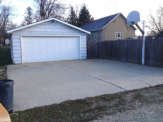 107 W 5th St, Spring Valley, IL 61362 photo 4